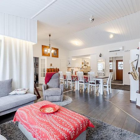 Riverside Home For Families - Beautiful House Near Santa Claus Village โรวานิเอมิ ภายนอก รูปภาพ